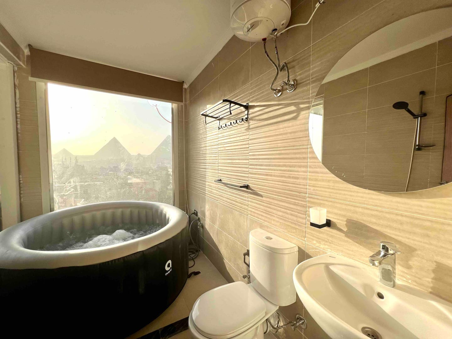 Giza Oasis Studio5 with Jacuzzi — Hot Tub in Giza, Egypt