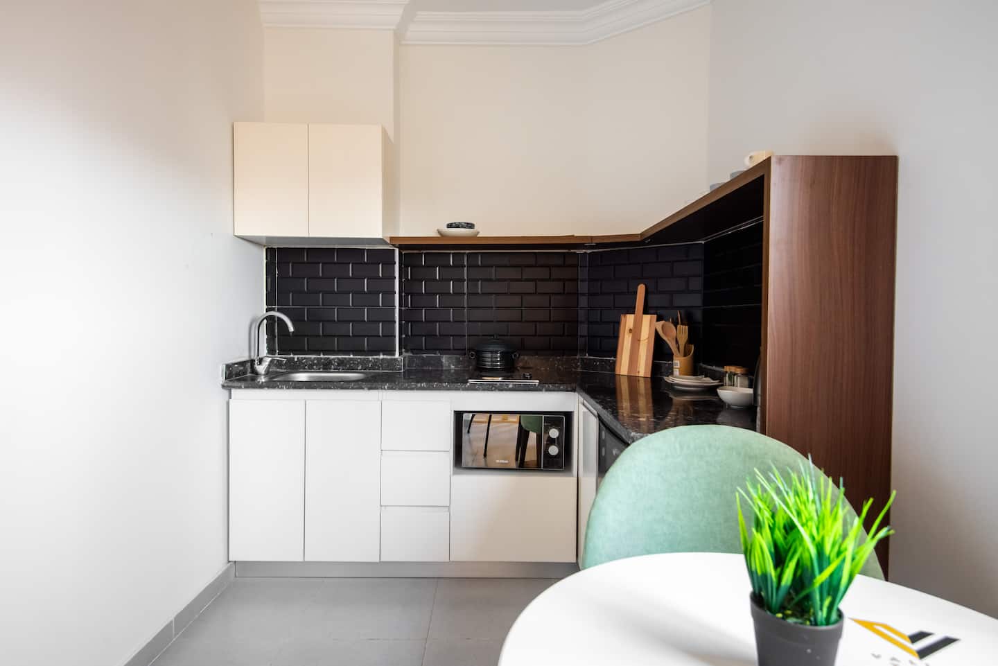 Giza Oasis Studio4 near Pyramids 5M walk — Full Kitchen in Nazlet El Batran, Giza, Egypt