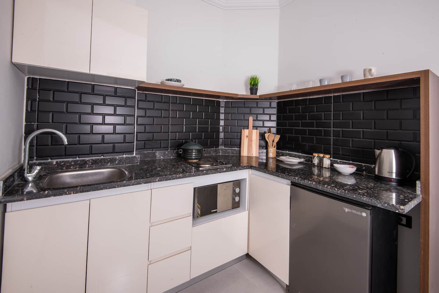 Giza Oasis Studio4 near Pyramids 5M walk — Full Kitchen in Nazlet El Batran, Giza, Egypt — photo 3