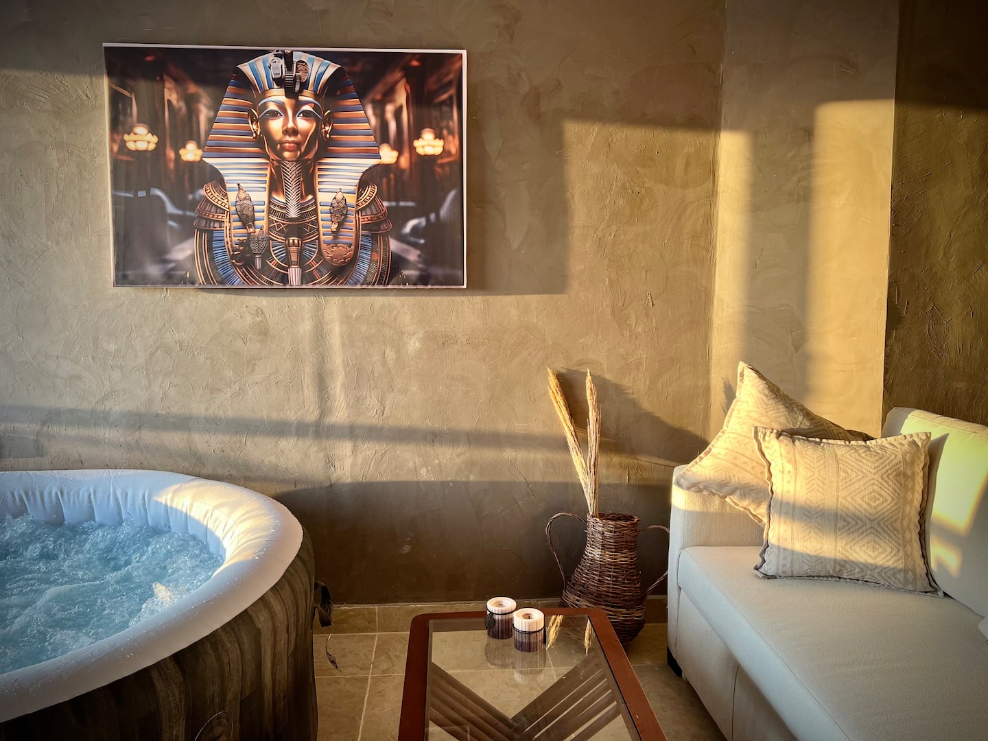 Amigos Pharaoh’s pyramids View with Rooftop 302 — Living Room in Giza, Egypt — photo 3