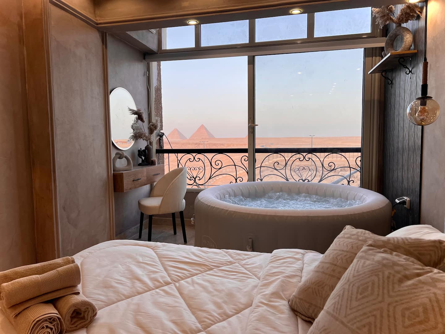Amigos Pharaoh’s pyramids View with Rooftop 301 — Bedroom 1 in Giza, Egypt