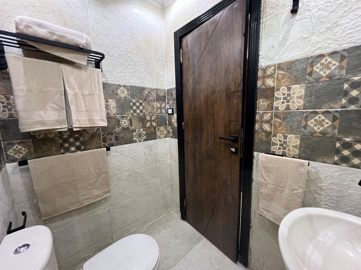 Amigos Pharaoh’s pyramids View with Rooftop 301 — Full bathroom 1 in Giza, Egypt — photo 3