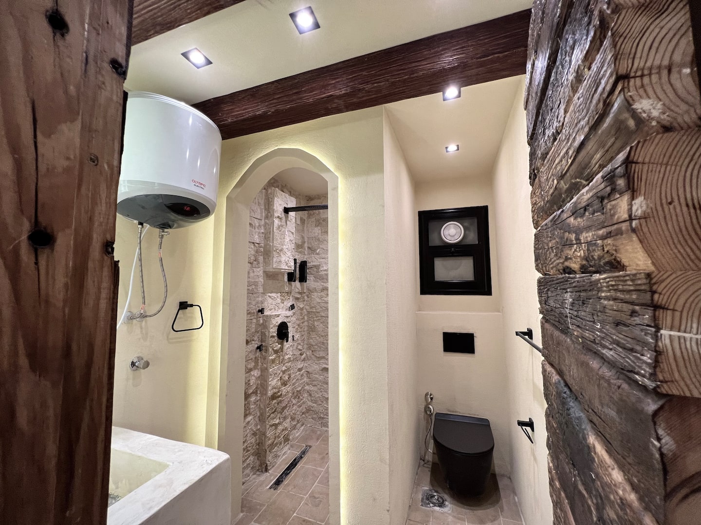 Amigos Amarena 2. Boho studio with Roof Terrace — Full bathroom 1 in Giza, Egypt — photo 2