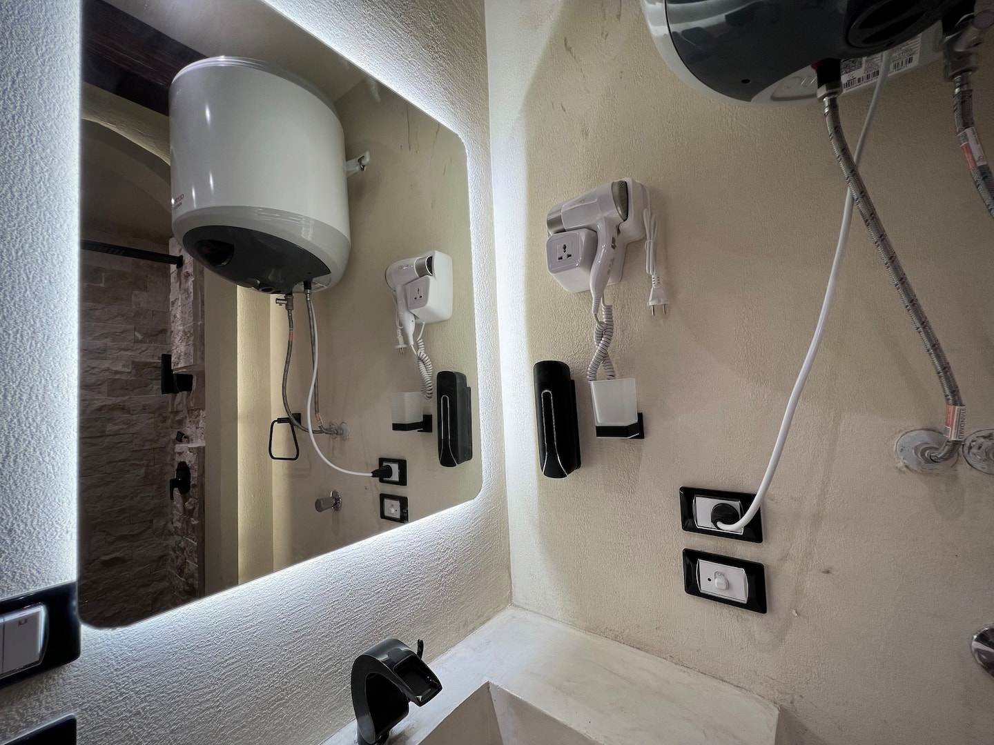 Amigos Amarena 2. Boho studio with Roof Terrace — Full bathroom 1 in Giza, Egypt — photo 3