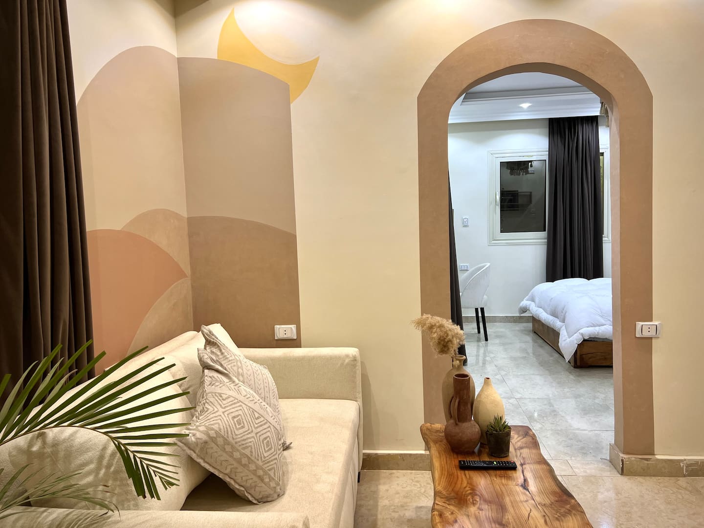 Amigos Rosarena Studio with Roof Terrace — Living Room in Pyramids Gardens, Giza, Egypt — photo 3