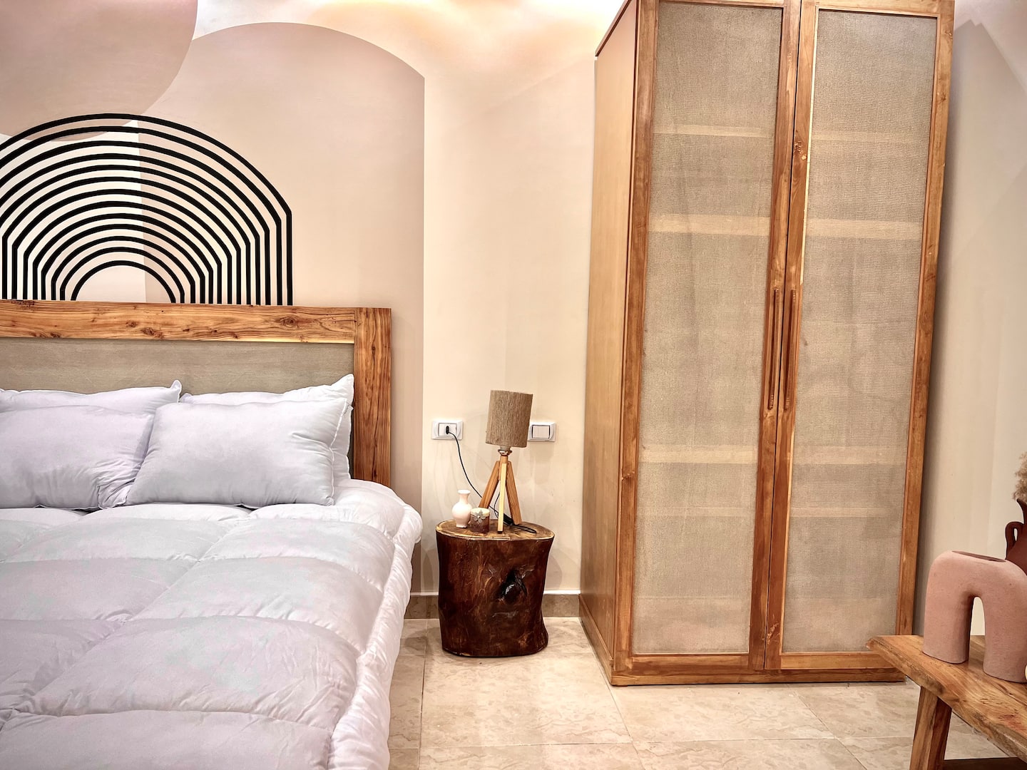 Amigos Rosarena Studio with Roof Terrace — Bedroom 1 in Pyramids Gardens, Giza, Egypt — photo 3