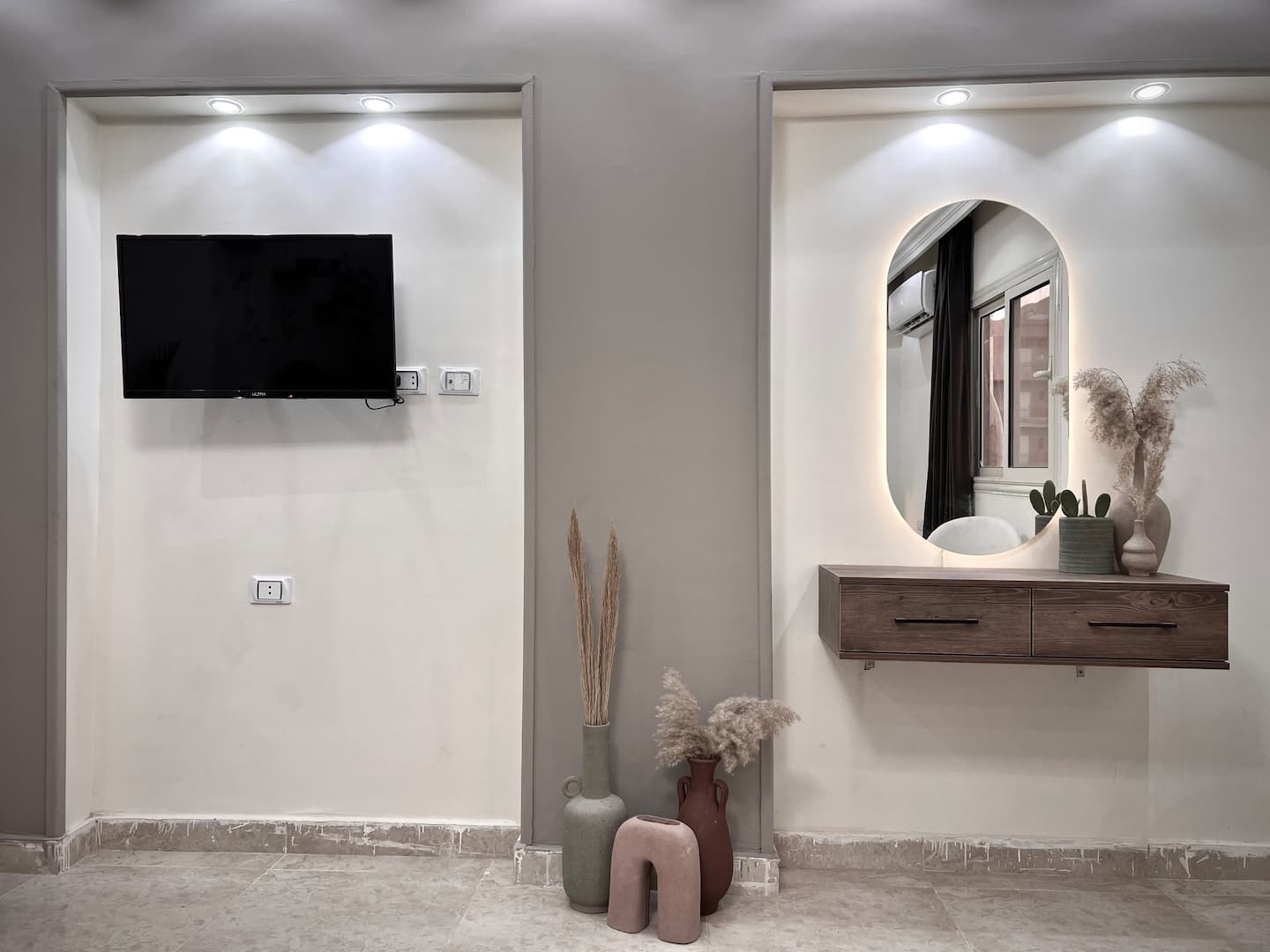 Amigos Lunarena studio with Roof Terrace 304 — Living Room in Giza, Egypt — photo 3