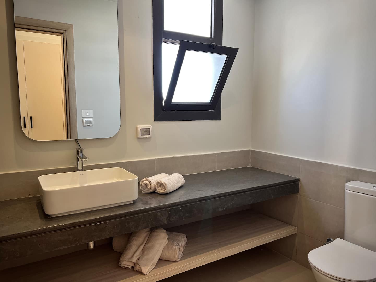 Mar Amor.Twinhouse w/jacuzzi lagoon direct@Elgouna — Full bathroom 2 in Hurghada, El Gouna, Egypt — photo 3