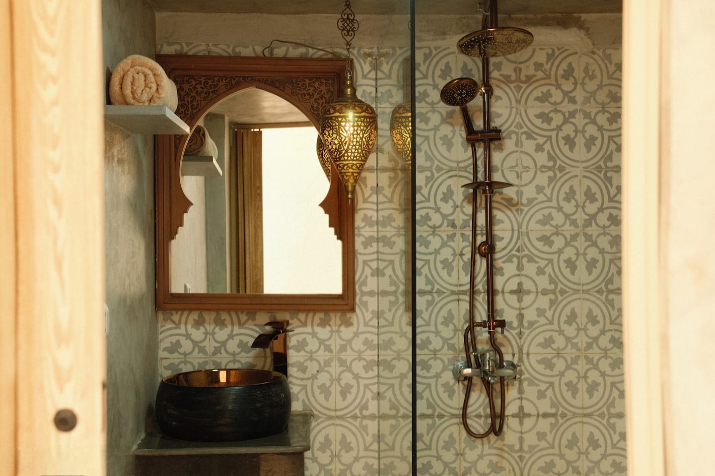 Esfera Celeste. Unique Luxury Dome w/pyramids view — Full bathroom 1 in Nazlet El Batran, Giza, Egypt — photo 3