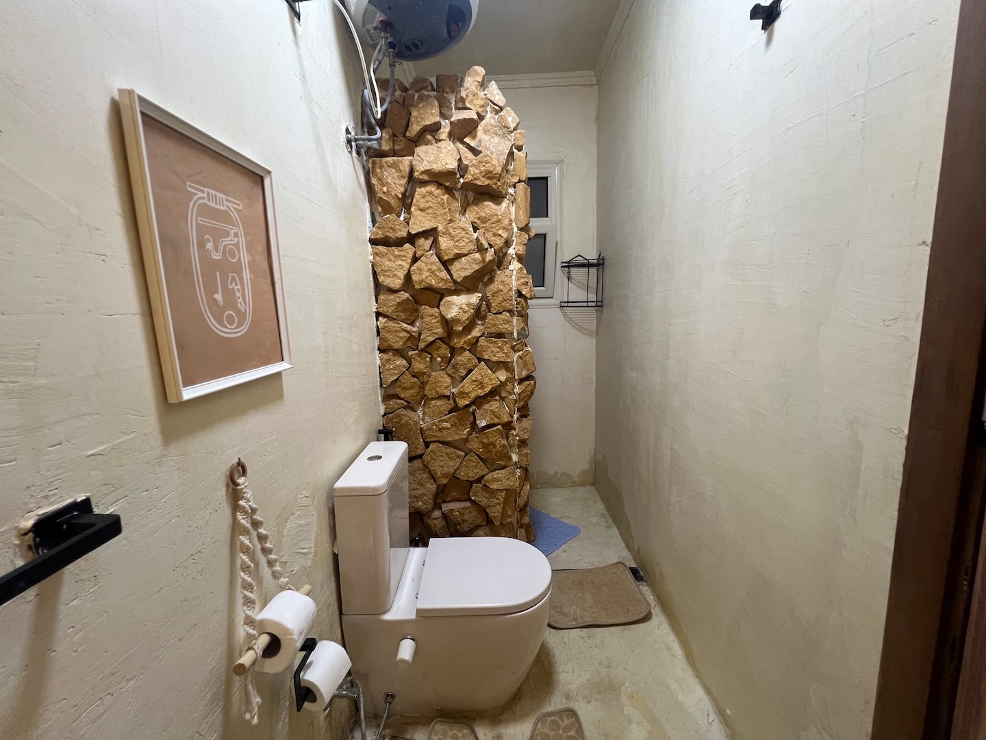 Ancient Pyramids View Retreat with Jacuzzi 806 — Full bathroom 1 in Nazlat as Sammān, Giza, Egypt — photo 2