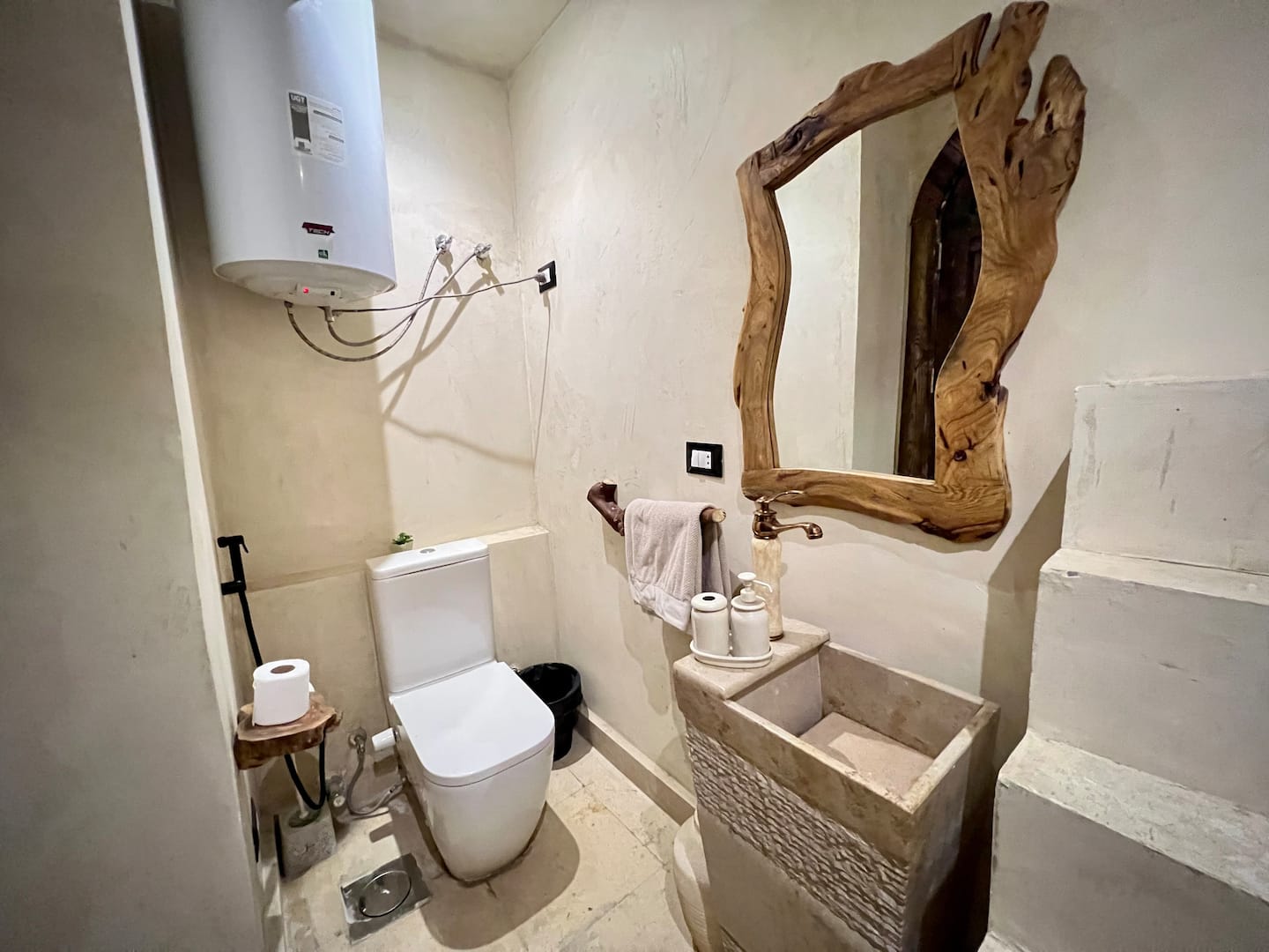 Suspiroo | Skylight + Private Jacuzzi Terrace — Full bathroom 1 in Giza, Egypt — photo 2