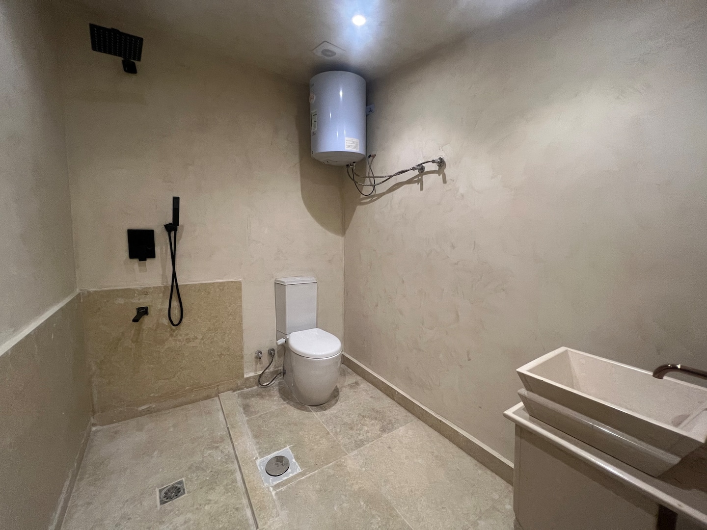 Allegria /Studio Pyramids View from Rooftop — Full bathroom 1 in Pyramids Gardens, Giza, Egypt