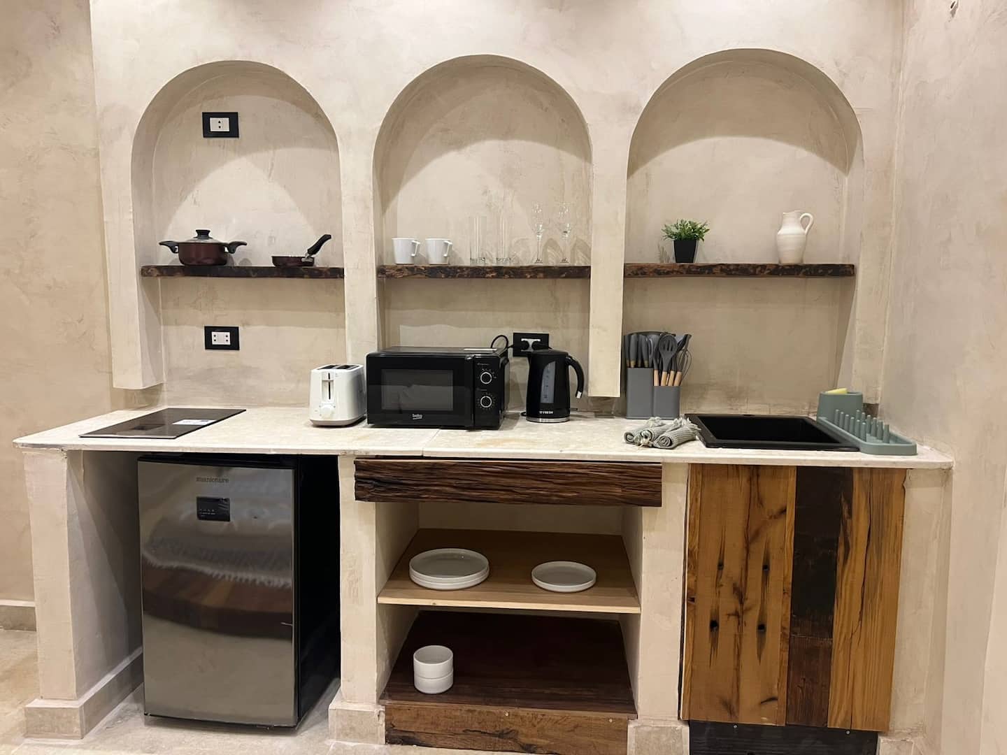 Cariño. Studio / Pyramids View from Rooftop — Full Kitchen in Pyramids Gardens, Giza, Egypt — photo 3