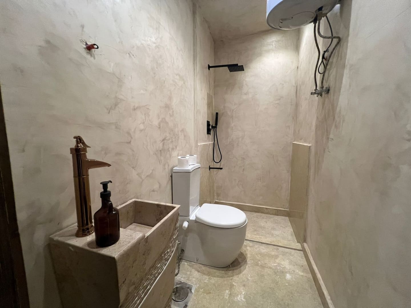 María bonitaa | Common Pyramids Lounge — Full bathroom 1 in Pyramids Gardens, Giza, Egypt