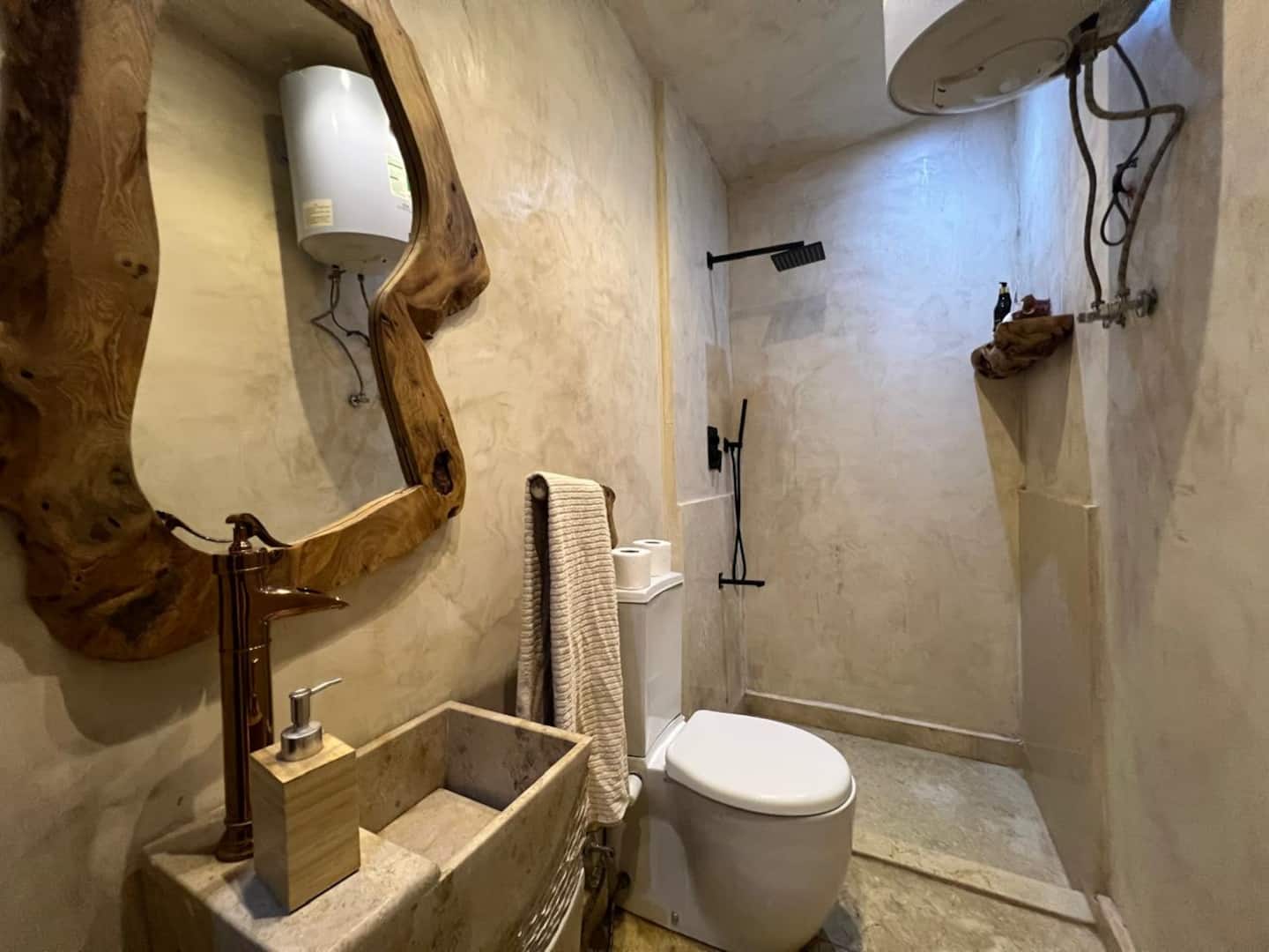 María bonitaa | Common Pyramids Lounge — Full bathroom 1 in Pyramids Gardens, Giza, Egypt — photo 2