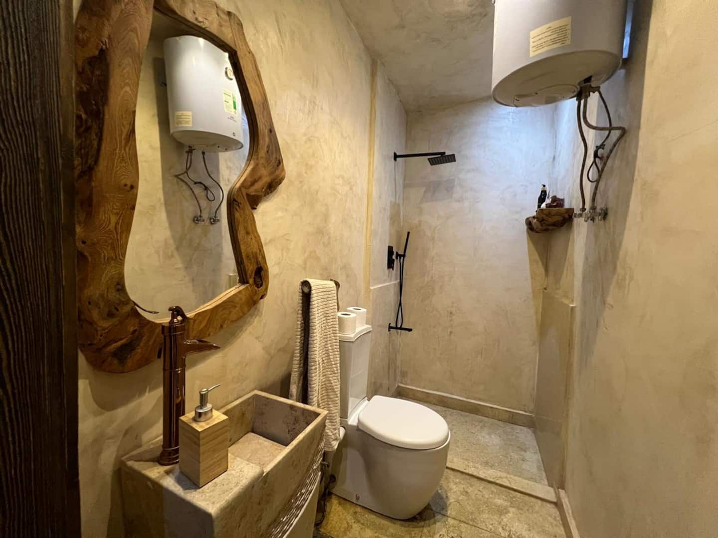 María bonitaa | Common Pyramids Lounge — Full bathroom 1 in Pyramids Gardens, Giza, Egypt — photo 3