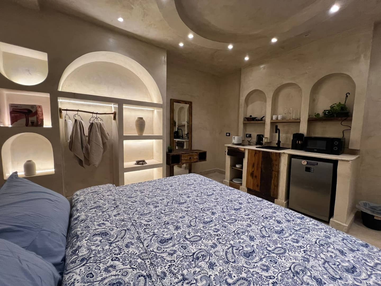 María bonitaa | Common Pyramids Lounge — Bedroom 1 in Pyramids Gardens, Giza, Egypt — photo 2