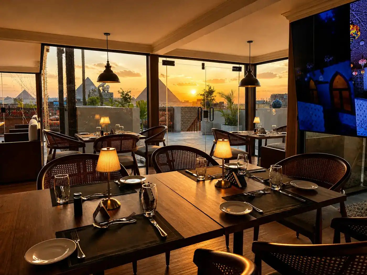 Superior Single Room – Pyramids Khan Hotel, Giza — Dining Area in Pyramids Khan Hotel, Al Haram, Giza, Egypt — photo 2