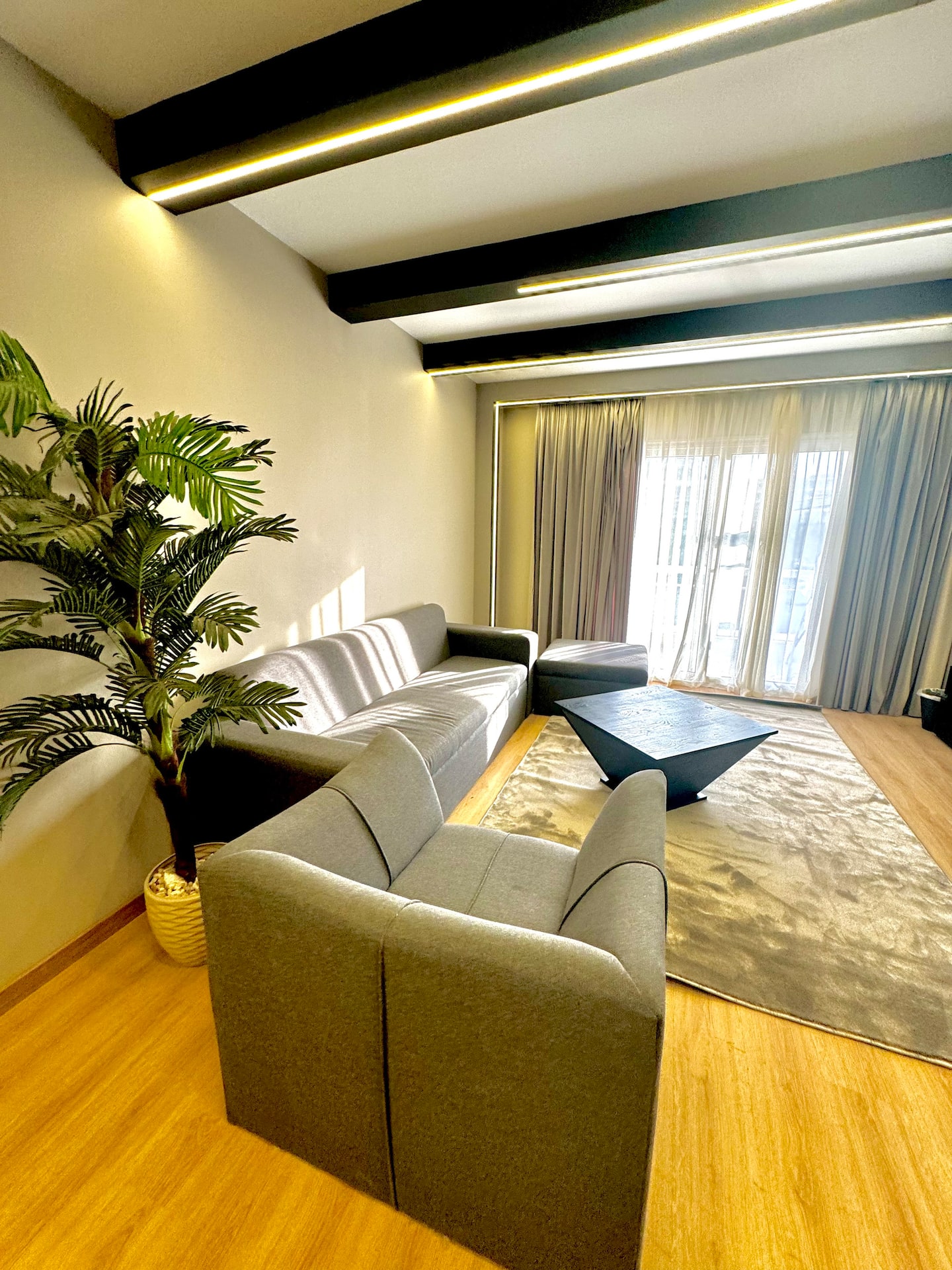 Luxury Gem-> 1Min walk from Mall@Madinaty+5G Wifi — Living Room in Madinaty, New Cairo, Egypt — photo 2