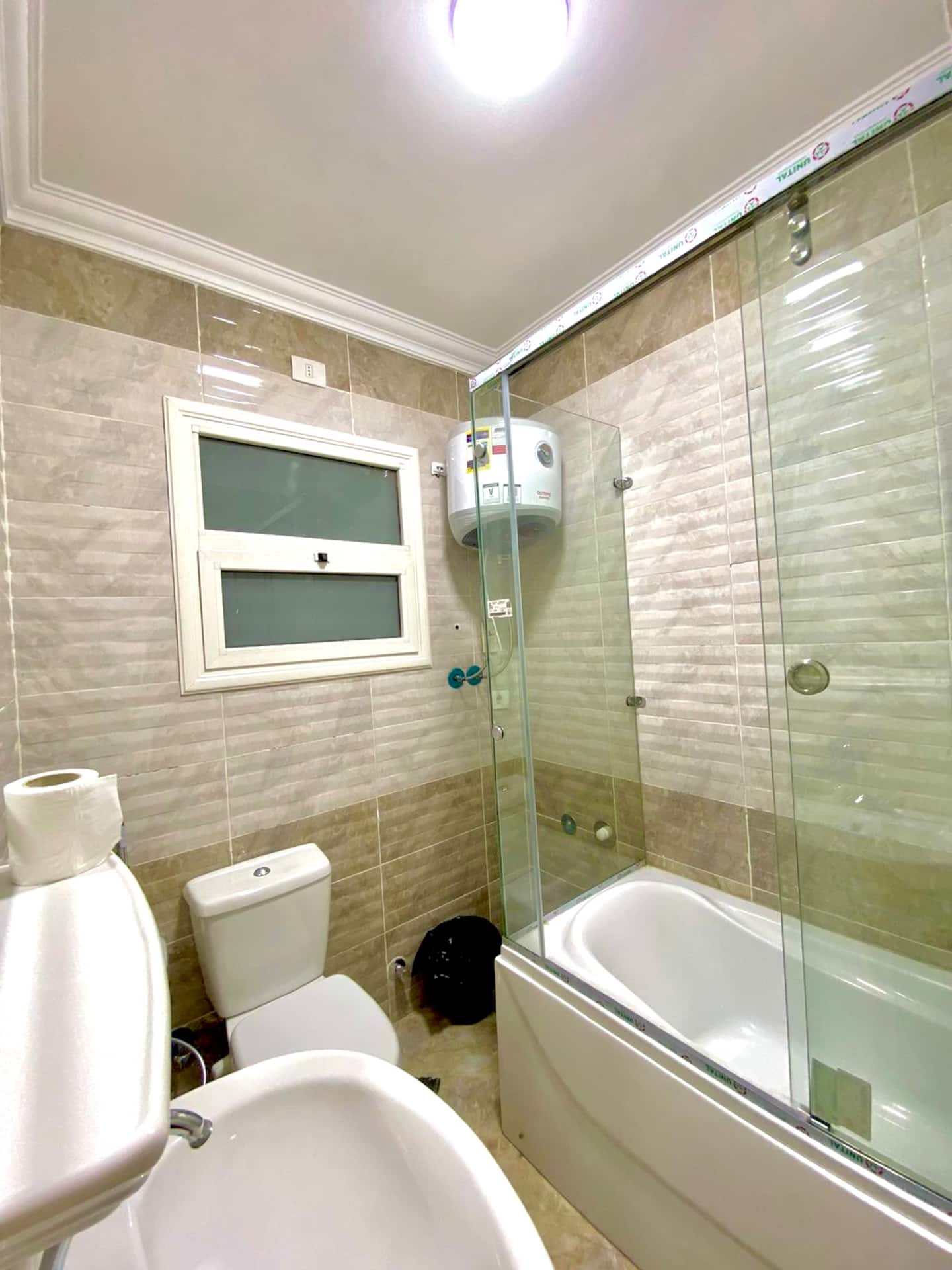 Luxury Gem-> 1Min walk from Mall@Madinaty+5G Wifi — Full bathroom 1 in Madinaty, New Cairo, Egypt