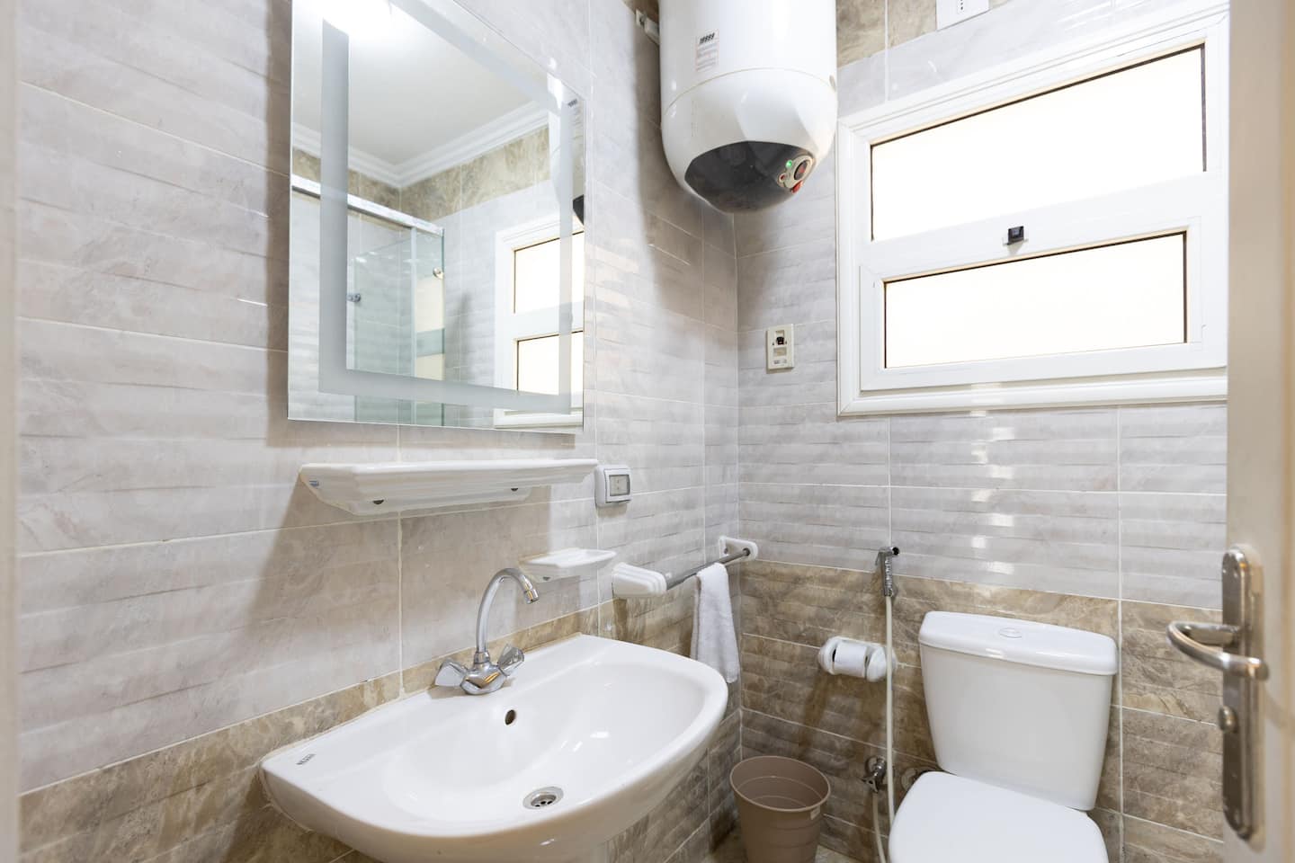 Spacious Luxury Apartment@Madinaty-6Guests+5G wifi — Full bathroom 1 in Madinaty, New Cairo, Egypt