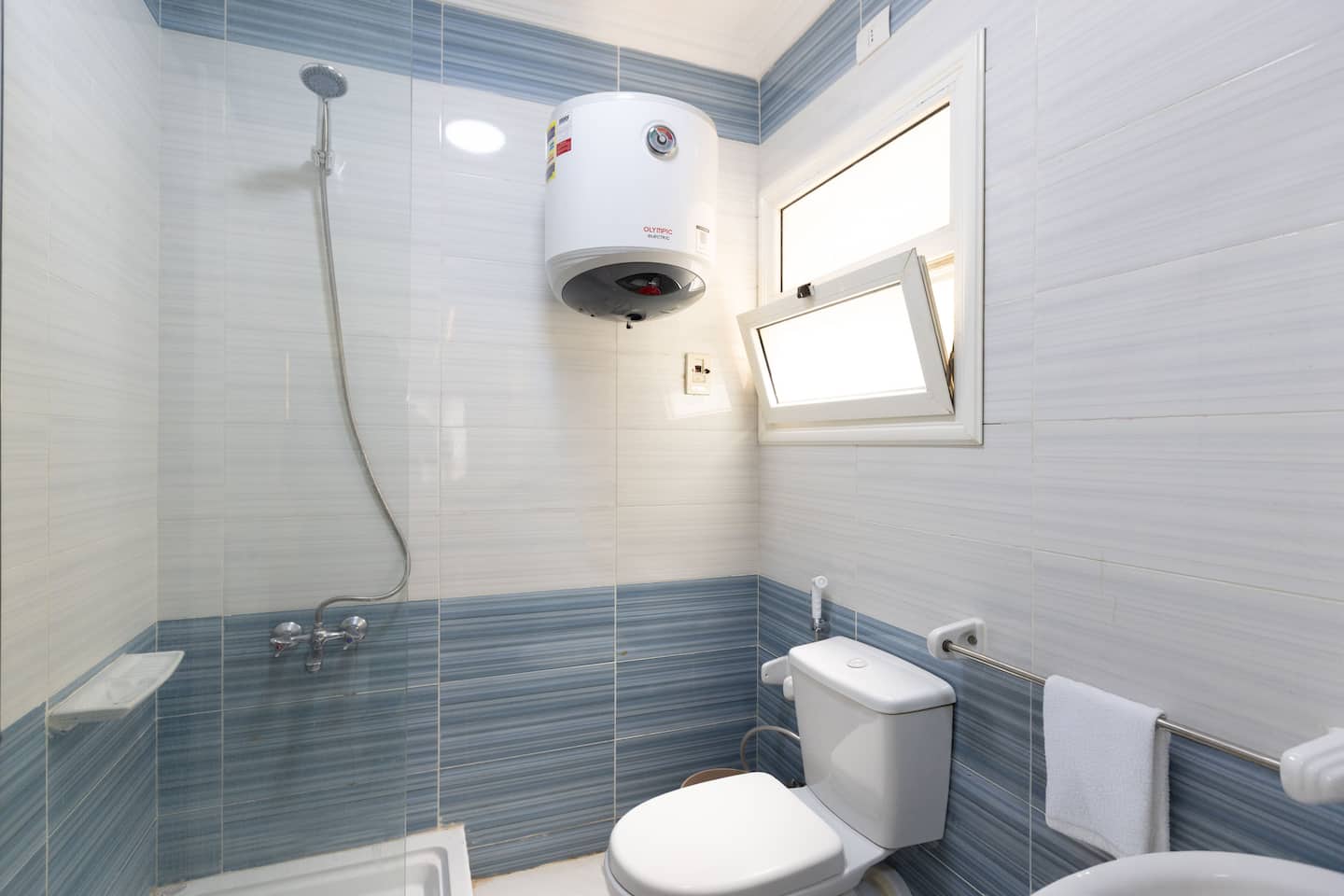 Spacious Luxury Apartment@Madinaty-6Guests+5G wifi — Full bathroom 2 in Madinaty, New Cairo, Egypt — photo 2