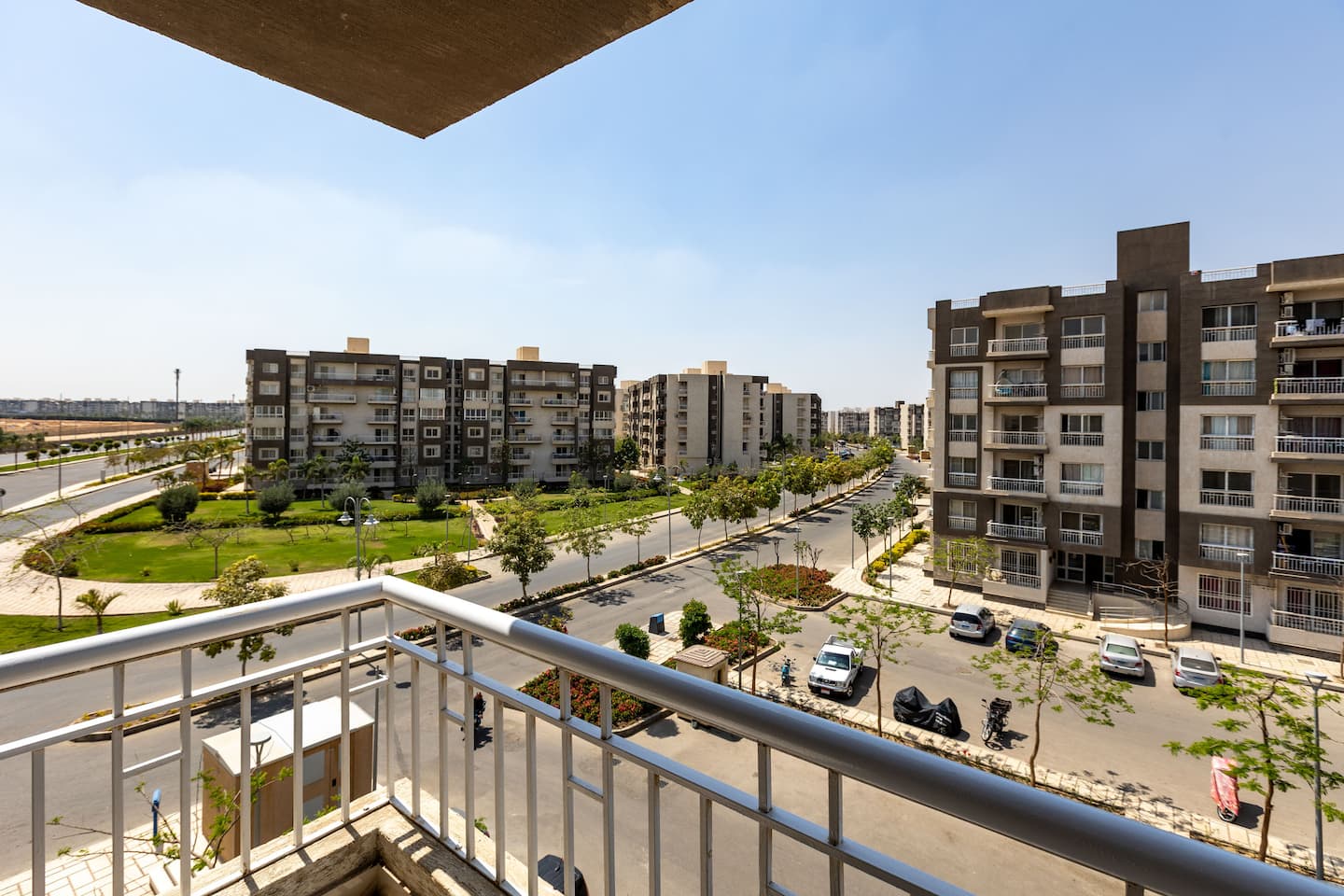 Spacious Luxury Apartment@Madinaty-6Guests+5G wifi — Balcony in Madinaty, New Cairo, Egypt