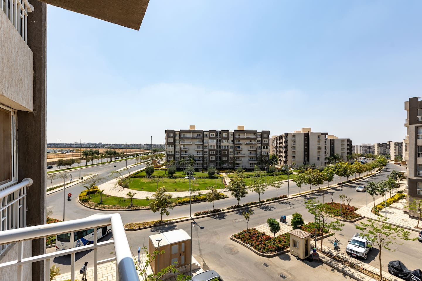 Spacious Luxury Apartment@Madinaty-6Guests+5G wifi — Balcony in Madinaty, New Cairo, Egypt — photo 3