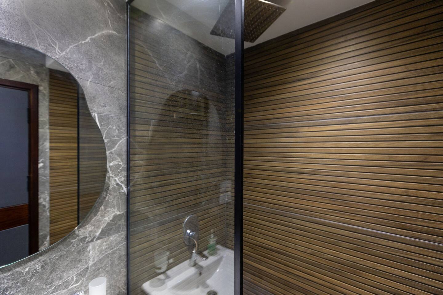Your Personal Luxury 3BR Retreat — Full bathroom 1 in Madinaty, New Cairo, Egypt — photo 2