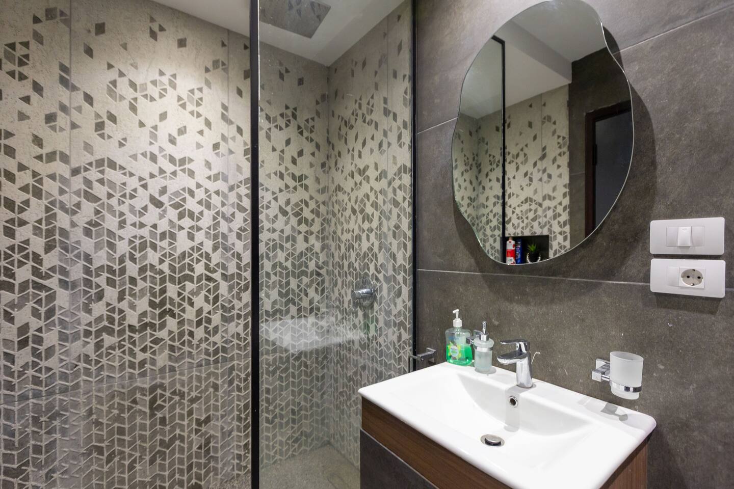 Your Personal Luxury 3BR Retreat — Full bathroom 2 in Madinaty, New Cairo, Egypt — photo 2