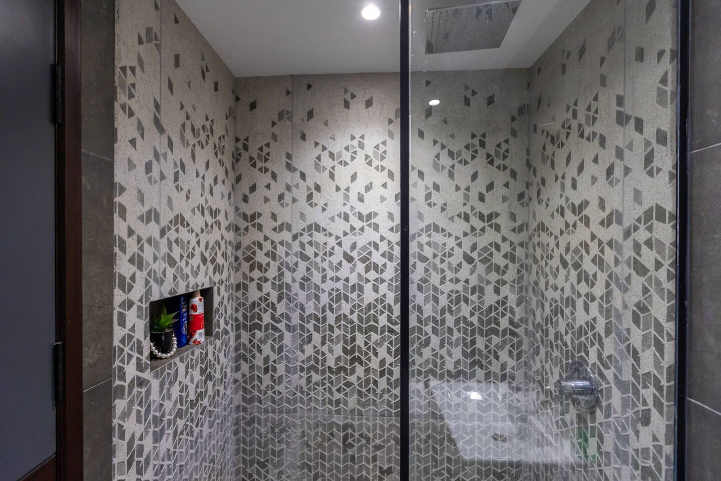 Your Personal Luxury 3BR Retreat — Full bathroom 2 in Madinaty, New Cairo, Egypt — photo 3