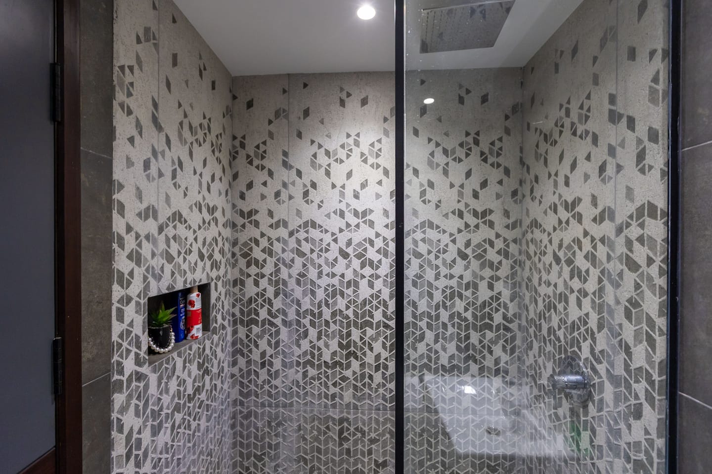 5BR-4BATH Spacious Luxury Haven — Full bathroom 1 in Madinaty, New Cairo, Egypt — photo 3