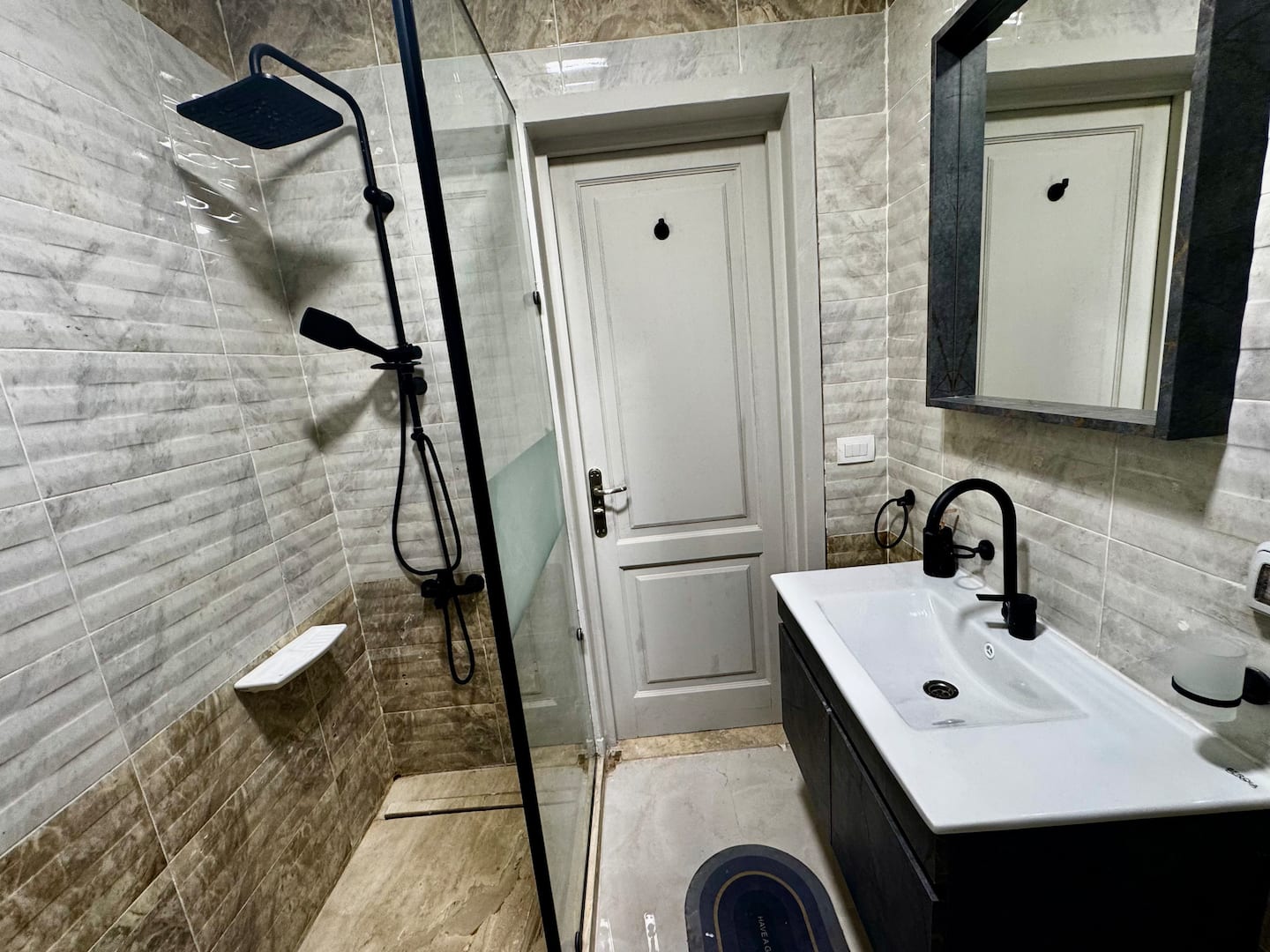 Comfy Luxury One-Br@Madinaty — Full bathroom 1 in Madinaty, New Cairo, Egypt — photo 2