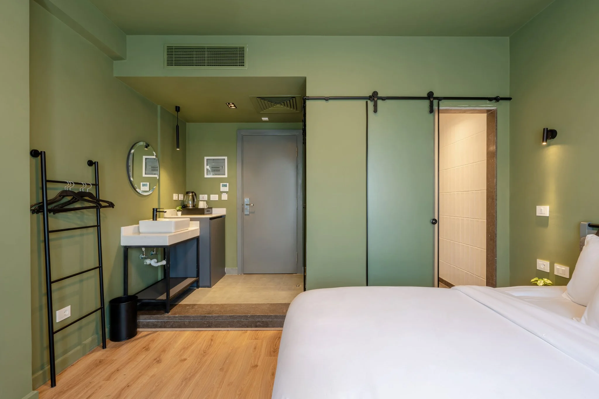 King Room With Balcony In The Center Of Downtown Cairo