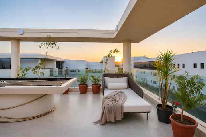 4BR Penthouse+Maid’s Room|Pool &Jacuzzi | Lakeview
