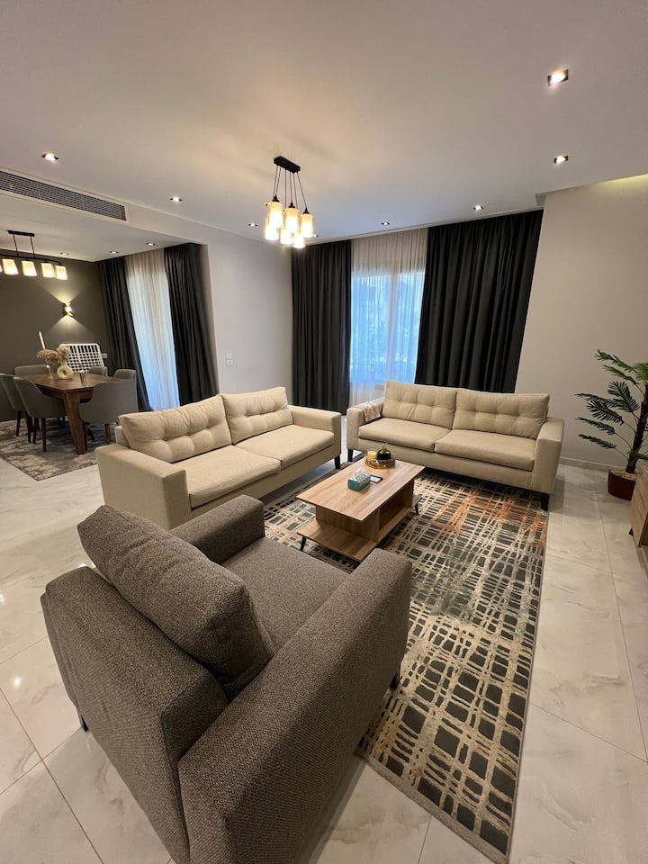 Designer Finish Prestigious AUC Palm Hills VG 2Bed — Apartment in AUC Palm Hills VG, New Cairo, Egypt, Egypt — photo 3