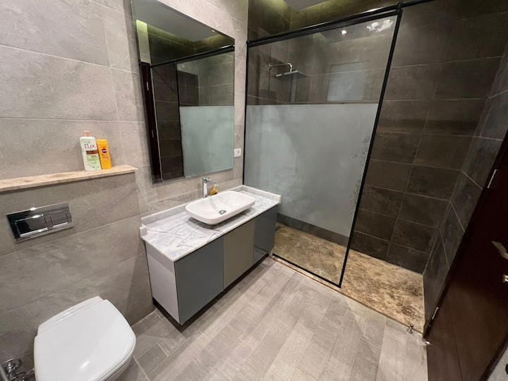 Designer Finish Prestigious AUC Palm Hills VG 2Bed — Apartment in AUC Palm Hills VG, New Cairo, Egypt, Egypt — photo 28