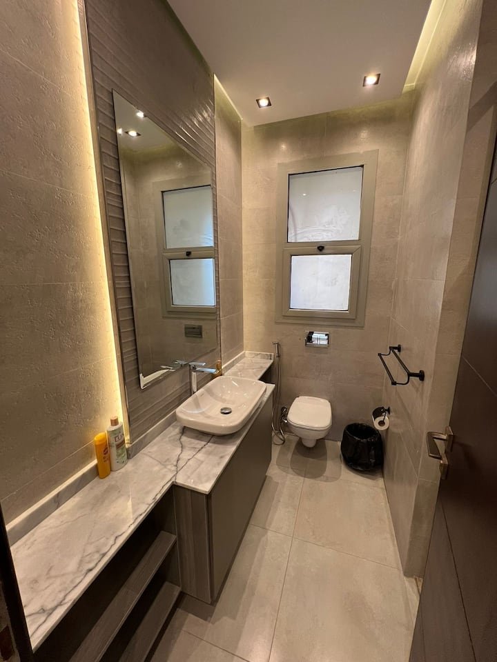 Designer Finish Prestigious AUC Palm Hills VG 2Bed — Apartment in AUC Palm Hills VG, New Cairo, Egypt, Egypt — photo 30