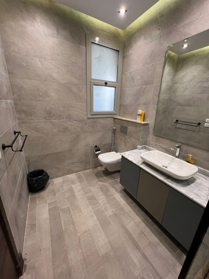 Designer Finish Prestigious AUC Palm Hills VG 2Bed — Apartment in AUC Palm Hills VG, New Cairo, Egypt, Egypt — photo 31