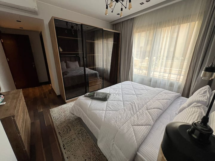 Designer Finish Prestigious AUC Palm Hills VG 2Bed — Apartment in AUC Palm Hills VG, New Cairo, Egypt, Egypt — photo 32