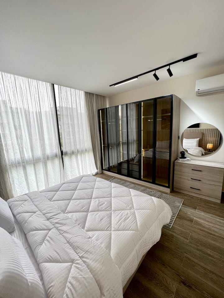 Elegant Servcd 2-Bed W/ Large Terrace — Apartment in Lakeview Residence, New Cairo, Egypt, Egypt — photo 14