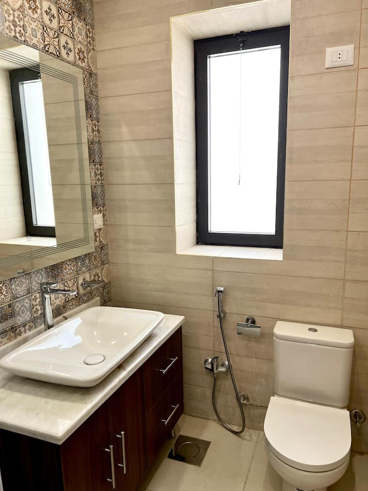 Elegant Servcd 2-Bed W/ Large Terrace — Apartment in Lakeview Residence, New Cairo, Egypt, Egypt — photo 21