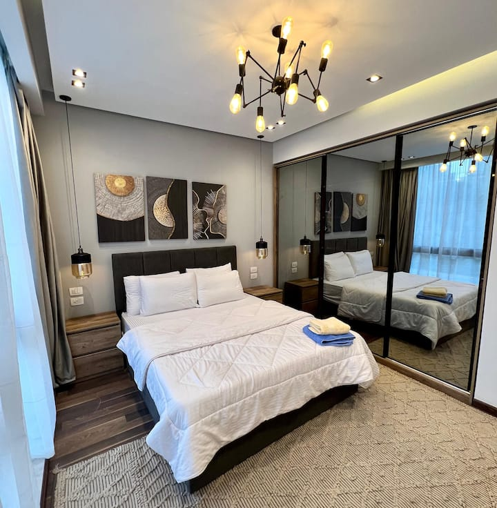 À la mode 2-bed with Designer Touch Lakeview Rsdnc — Apartment in Lakeview, New Cairo, Egypt, Egypt — photo 15