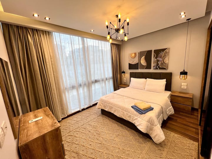 À la mode 2-bed with Designer Touch Lakeview Rsdnc — Apartment in Lakeview, New Cairo, Egypt, Egypt — photo 20