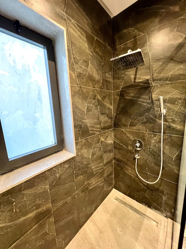 À la mode 2-bed with Designer Touch Lakeview Rsdnc — Apartment in Lakeview, New Cairo, Egypt, Egypt — photo 26