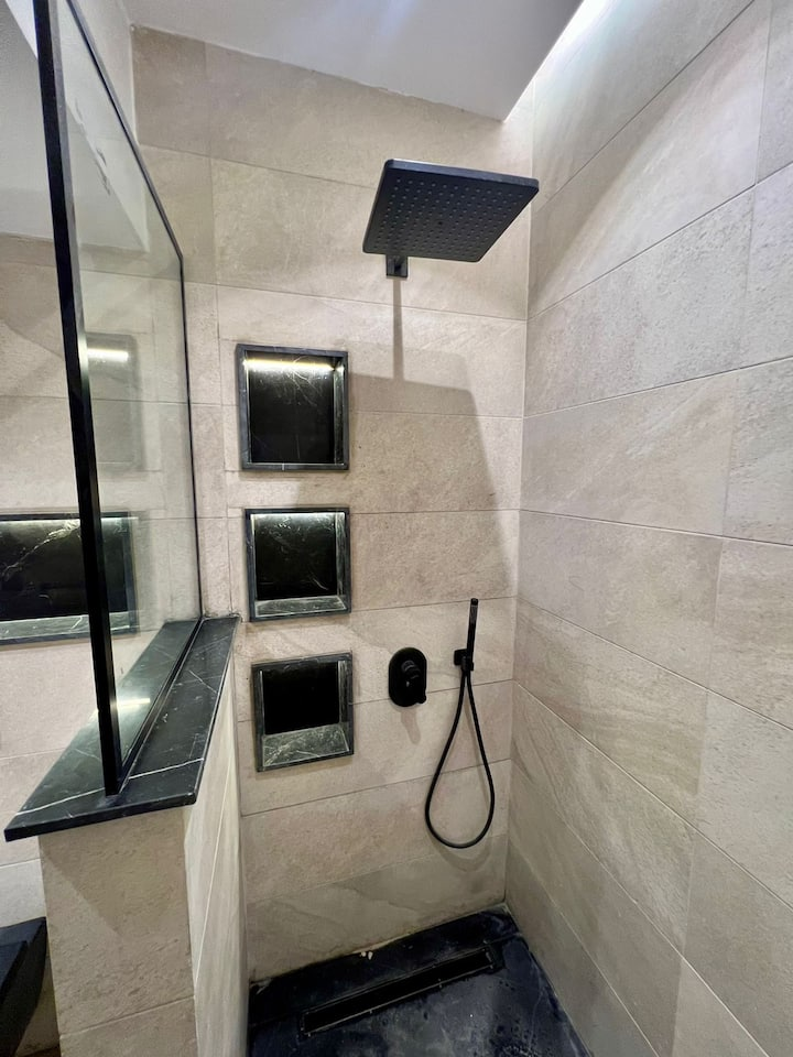 Très Chic 2-Bed W/ Private Patio — Apartment in Lakeview, New Cairo, Egypt, Egypt — photo 33