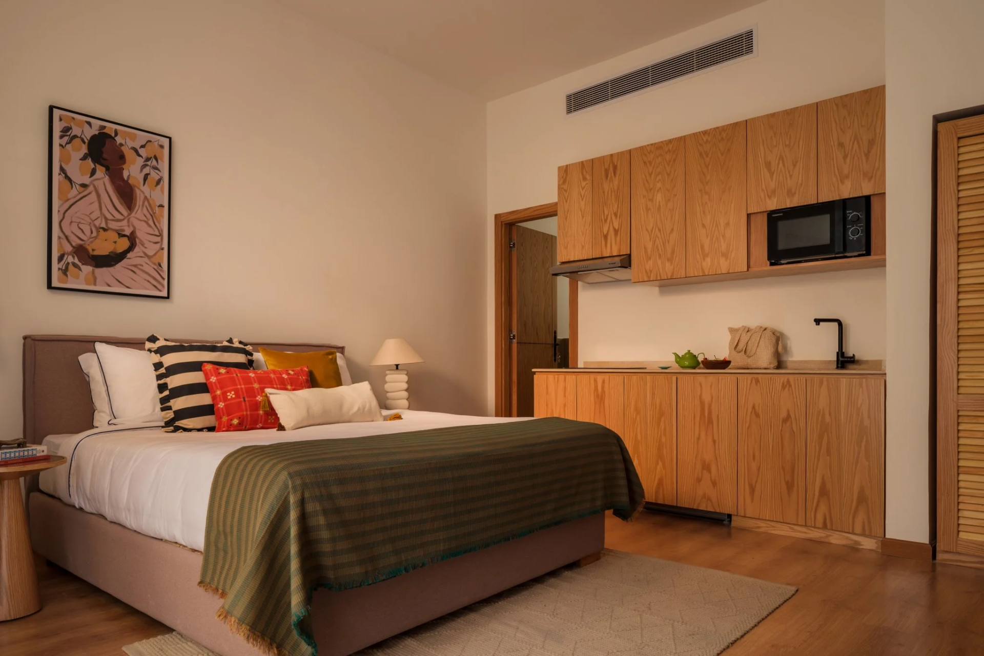 Studio With Kitchenette And Balcony Next To Tahrir Square — Studio in Downtown Cairo | Talaat Harb Mall, Egypt — photo 11