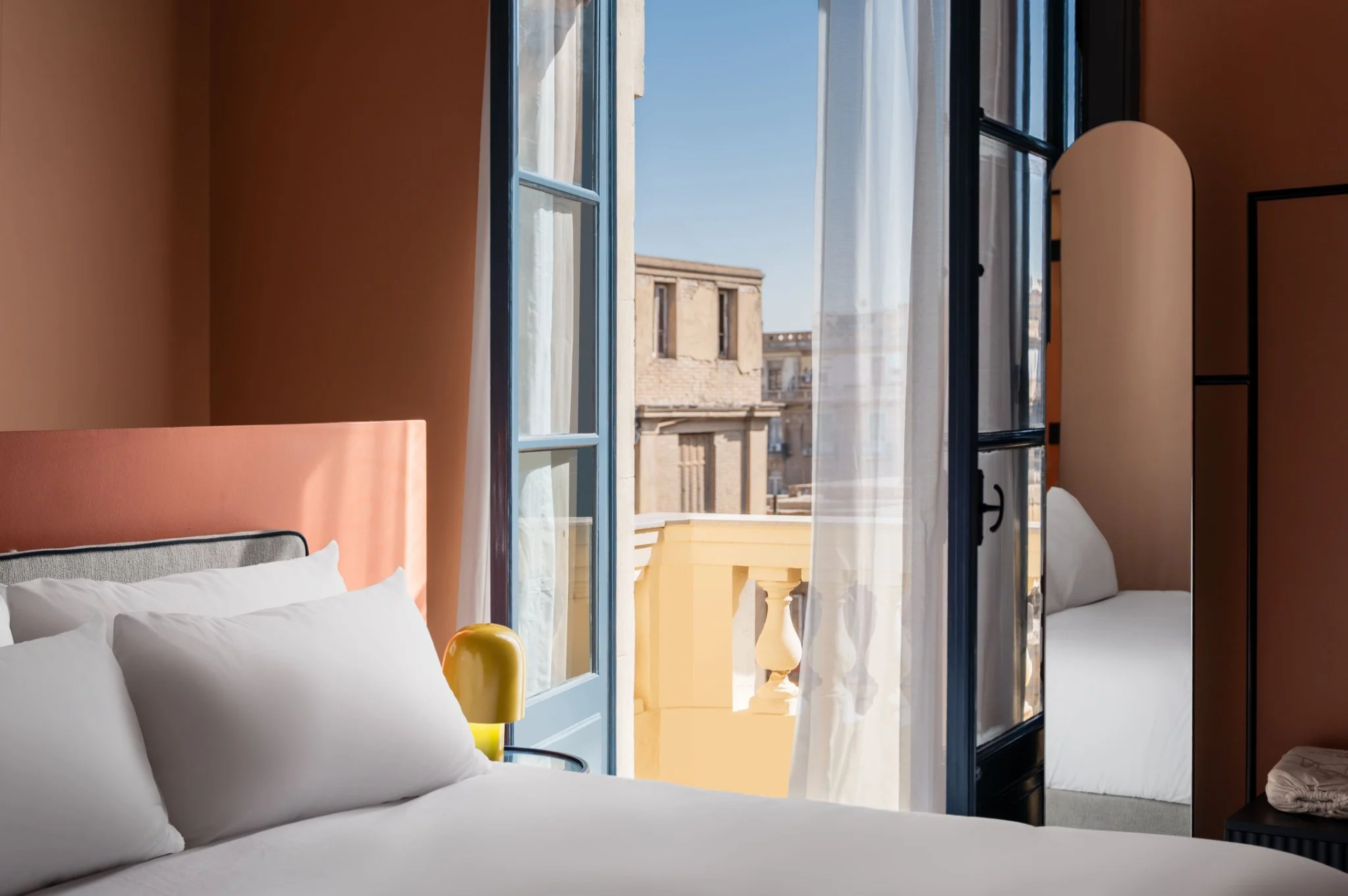 One Bedroom Apartment city View King bed In The Center OF Downtown Cairo — Apartment in Downtown Cairo | Talaat Harb Mall, Egypt — photo 13