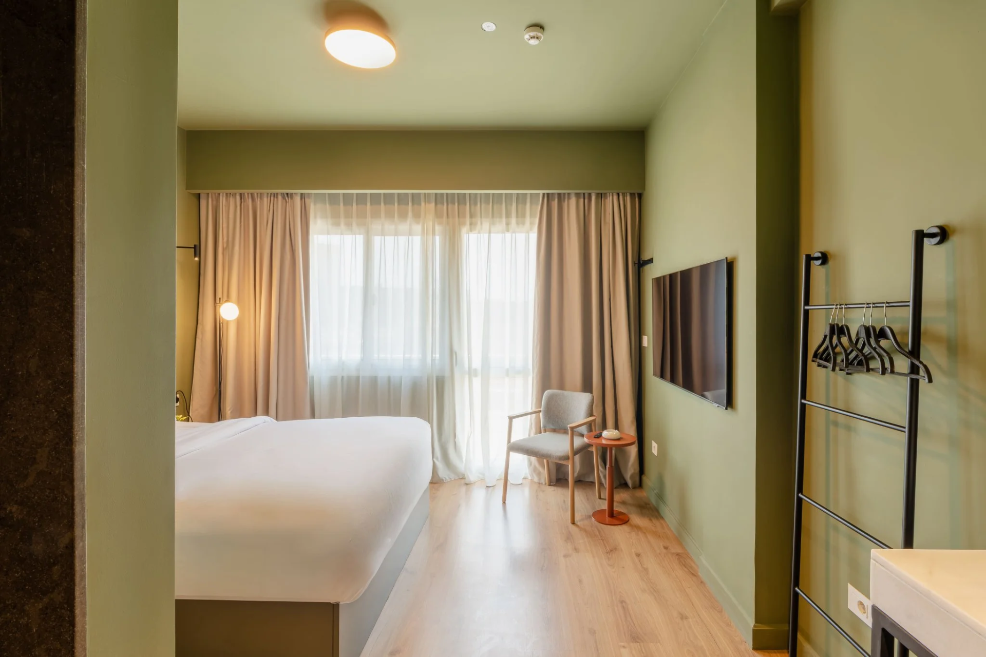 King Room With Balcony In The Center Of Downtown Cairo 5