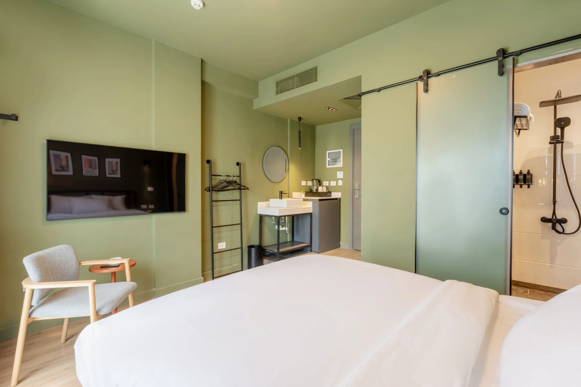King Room With Balcony In The Center Of Downtown Cairo 6